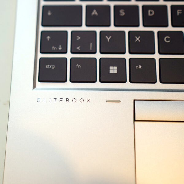 HP EliteBook 850 G8 | 11th Gen Core i5 | 16GB DDR4 RAM | 512GB NVME | 15.6" FHD + TOUCH SCREEN - Image 3
