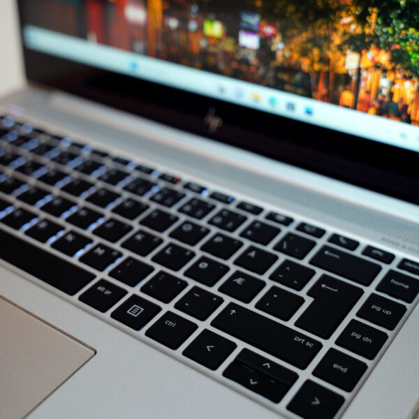 HP ELITEBOOK 1040 G4 | 7th Gen Core i5 | 8GB DDR4 RAM | 256GB NVME | 14" FHD IPS+Touch - Image 5