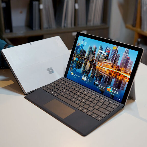 Microsoft Surface Pro 7+ | 11th Gen Core i7 | 16GB DDR4 RAM | 256GB NVME | 12.3" IPS Touch Display